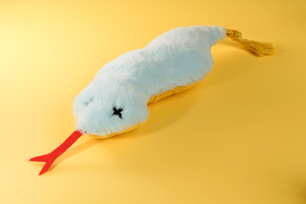 Snake kicker catnip toy